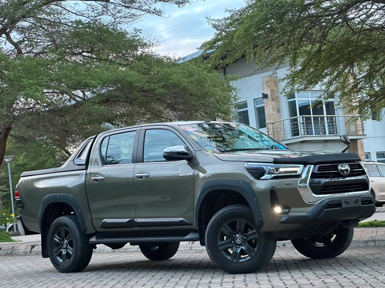 HILUX DOUBLE CABIN